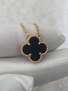 Custom Solid 18K Gold Van Cleef & Arpels Jewelry Vintage Alhambra Pendant Onyx