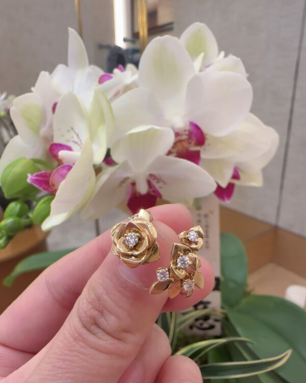 Screenshot Custom Solid 18k Gold Piaget Rose Ring in 18K Rose Gold Set with 6 Brilliant-Cut Diamonds (approx. 0.26 ct)