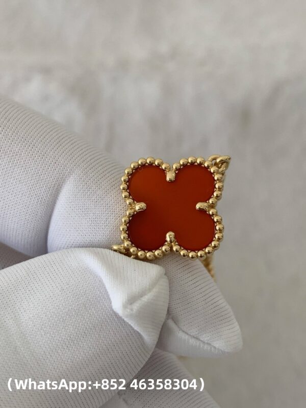 b52754f71df95e1ca355d1f5ae7ac282 (1) (1) Custom Solid 18k Gold Van Cleef & Arpels Jewelry Vintage Alhambra Bracelet, 5 Motifs Carnelian