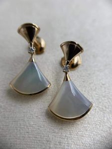 Custom Solid 18k Gold Bulgari Divas’ Dream Fan-Shaped Drop Earrings Set with Mother-Of-Pearl and a Brilliant-Cut Diamond