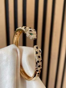 Custom Solid 18k Gold Cartier Jewelry Panthère de Cartier Bracelet Medium Model Half-Paved