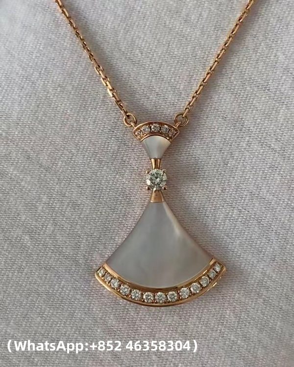 Custom Solid 18k Gold Bulgari Divas' Dream Necklace Set with Mother of Pearl Elements, A Round Brilliant-Cut Diamond and Pavé Diamonds