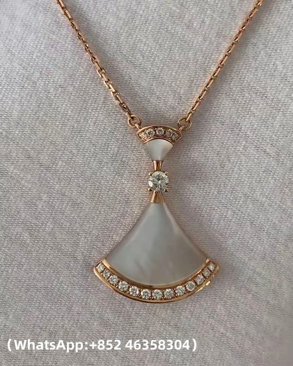 Custom Solid 18k Gold Bulgari Divas' Dream Necklace Set with Mother of Pearl Elements, A Round Brilliant-Cut Diamond and Pavé Diamonds