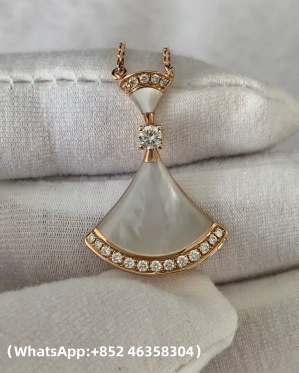 Custom Solid 18k Gold Bulgari Divas' Dream Necklace Set with Mother of Pearl Elements, A Round Brilliant-Cut Diamond and Pavé Diamonds