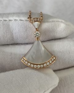 Custom Solid 18k Gold Buglari Jewelry Divas' Dream Necklace with Pendant Set with One Diamond and Carnelian