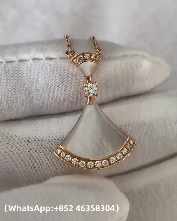 Custom Solid 18k Gold Bulgari Divas' Dream Necklace Set with Mother of Pearl Elements, A Round Brilliant-Cut Diamond and Pavé Diamonds