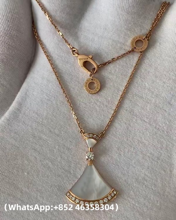 Custom Solid 18k Gold Bulgari Divas' Dream Necklace Set with Mother of Pearl Elements, A Round Brilliant-Cut Diamond and Pavé Diamonds