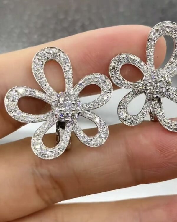 36fdb3bb6a98397a938e0a0f30b785e3 Custom Solid 18k Gold Van Cleef & Arpels Flowerlace Ring 18K White Gold, Diamond