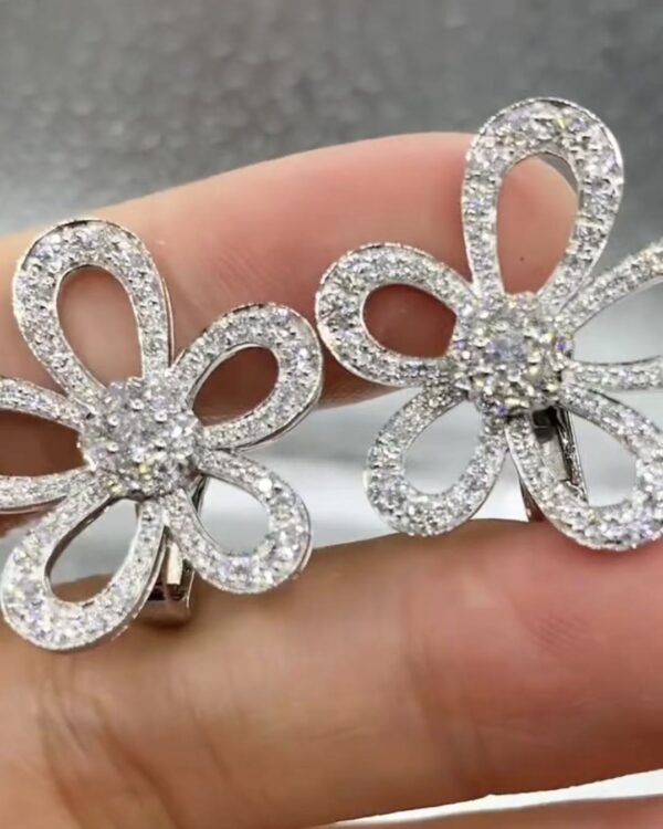 4597534a018f78d0bb29ac2ad0c2faf8 Custom Solid 18k Gold Van Cleef & Arpels Flowerlace Ring 18K White Gold, Diamond