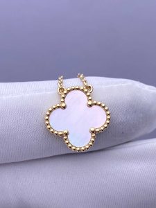 Custom Solid 18k Gold Van Cleef & Arpels Jewelry Vintage Alhambra Pendant Mother-Of-Pearl