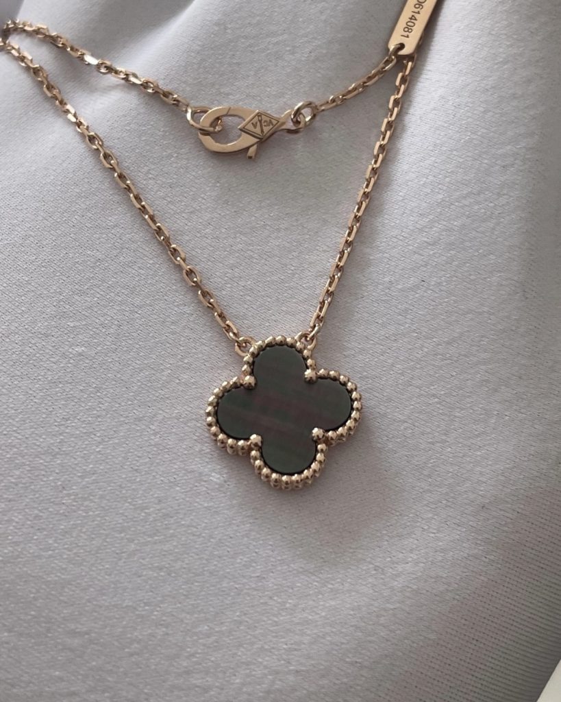 Custom Solid 18k Gold Van Cleef & Arpels Jewelry Vintage Alhambra Pendant Mother-Of-Pearl