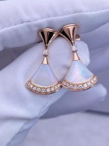 Custom Solid 18k Gold Bulgari Jewelry Bvlgari Divas' Dream Fan-Shaped Drop Earrings Set with Mother-of-Pearl and Brilliant-Cut Diamonds