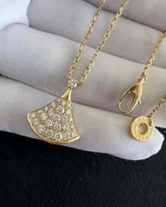 Custom Solid 18k Gold Bulgari Divas’ Dream Necklace with Pendant Set with One Diamond and Pavé Diamonds