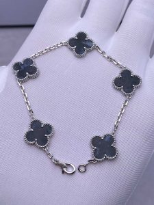 Custom Solid 18k Gold Van Cleef & Arpels Jewelry Vintage Alhambra Bracelet 5 Motifs Natural Peterite