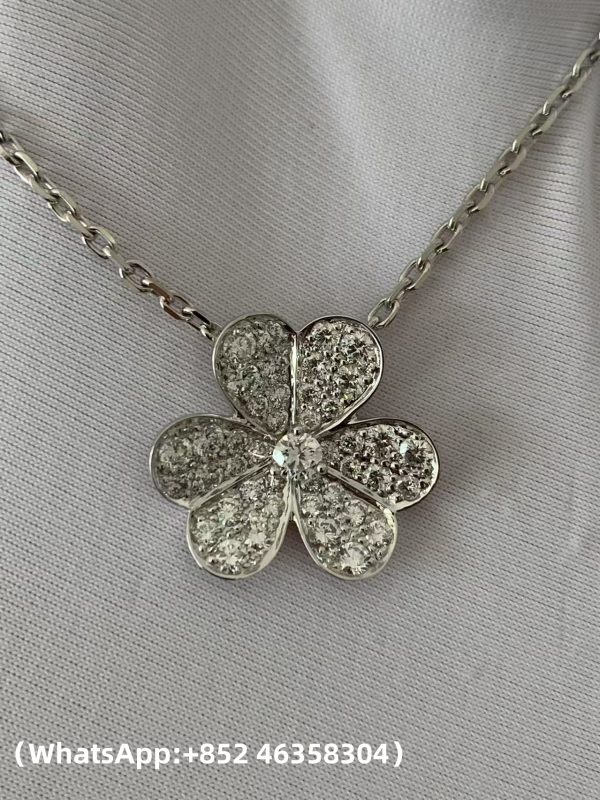 Custom Solid 18k Gold Van Cleef & Arpels Jewelry Frivole Pendant Small Model Custom Solid 18k Gold Van Cleef & Arpels Jewelry Frivole Pendant Small Model