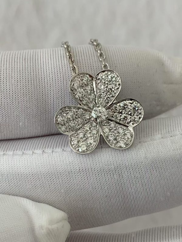 Custom Solid 18k Gold Van Cleef & Arpels Jewelry Frivole Pendant Small Model Custom Solid 18k Gold Van Cleef & Arpels Jewelry Frivole Pendant Small Model